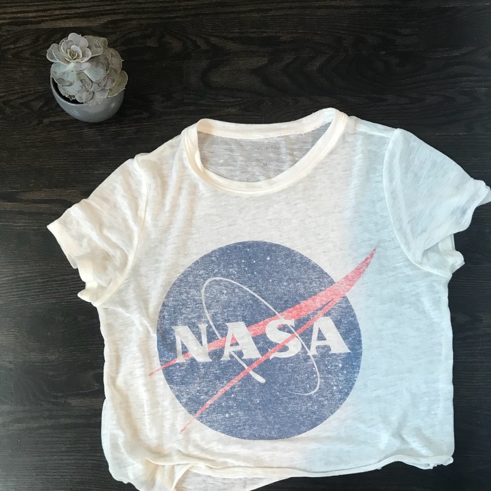 SUPER CUTE NASA CROPPED TEE